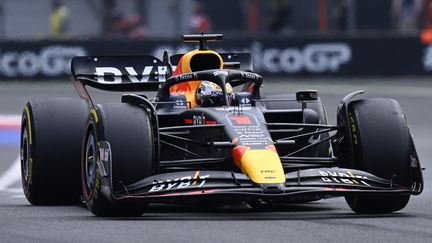 Max Verstappen (Red Bull) sur la piste du Grand Prix du Mexique, le 30 octobre 2022. (RODRIGO ARANGUA / AFP)