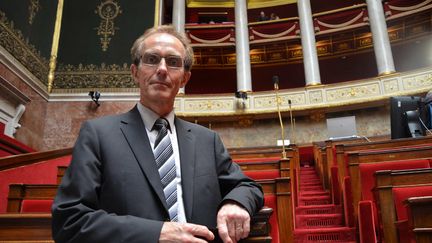 Le d&eacute;put&eacute; du Morbihan Philippe Nogu&egrave;s prend la pose dans l'h&eacute;micycle, le 19 juin 2012. (MAXPPP)