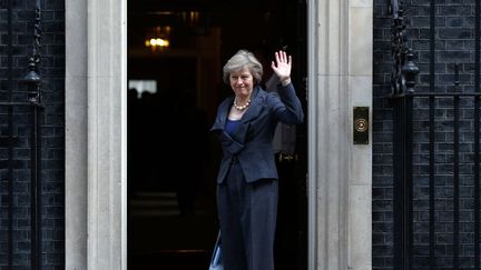 &nbsp; (Theresa May devant le 10 Downing street, la demeure du Premier ministre britannique © Reuters/ Peter Nicholls)