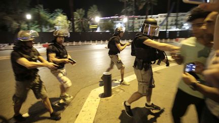 &nbsp; (L'effectif policier sur la Promenade des Anglais était important à l'occasion du feu d'artifice du 14 juillet © Maxppp)