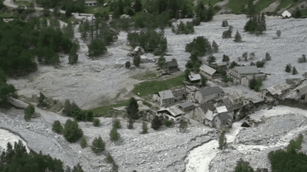 Intempéries en Isère : depuis le ciel, une vallée défigurée (France 2)