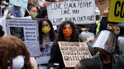 Manifestation anti-raciste à Vienne, en Autriche, le&nbsp;4 juin 2020. (JOE KLAMAR / AFP)