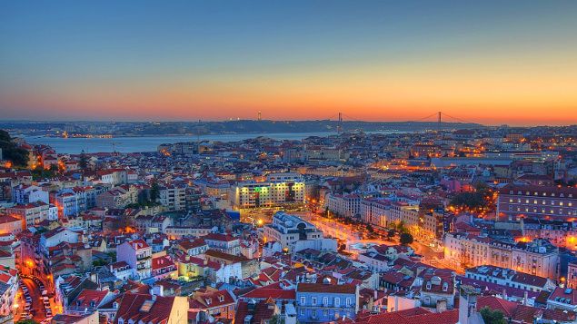 &nbsp; (Lisbonne de nuit. "Avant, ils ignoraient tout du Portugal, à part les clichés." © DR)