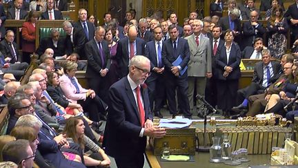 Jeremy Corbyn, leader du Labour, très applaudi à la Chambre