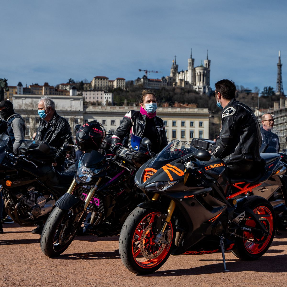 Le contrôle technique moto suspendu par Emmanuel Macron