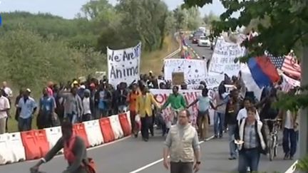 Des manifestations en soutien aux migrants organisées à Calais, Paris et Menton