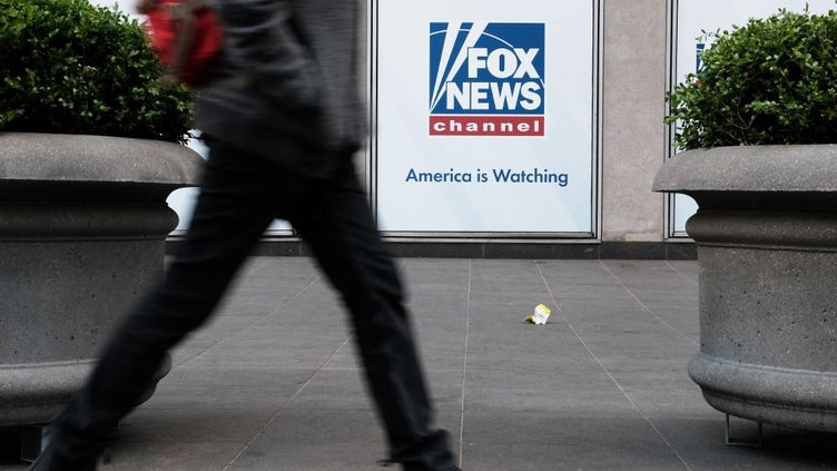 La façade du bâtiment de la chaîne Fox News, à New york, le 18 avril 2023. (SPENCER PLATT / GETTY IMAGES NORTH AMERICA / AFP)