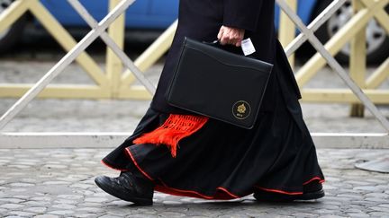 Un cardinal arrive au Vatican, le 7 mars 2013. (VINCENZO PINTO / AFP)