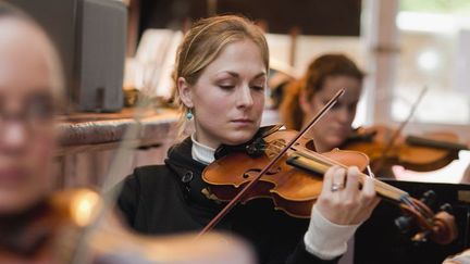 Violonistes dans une formation symphonique
 (Hybrid Images / Cultura Creative)