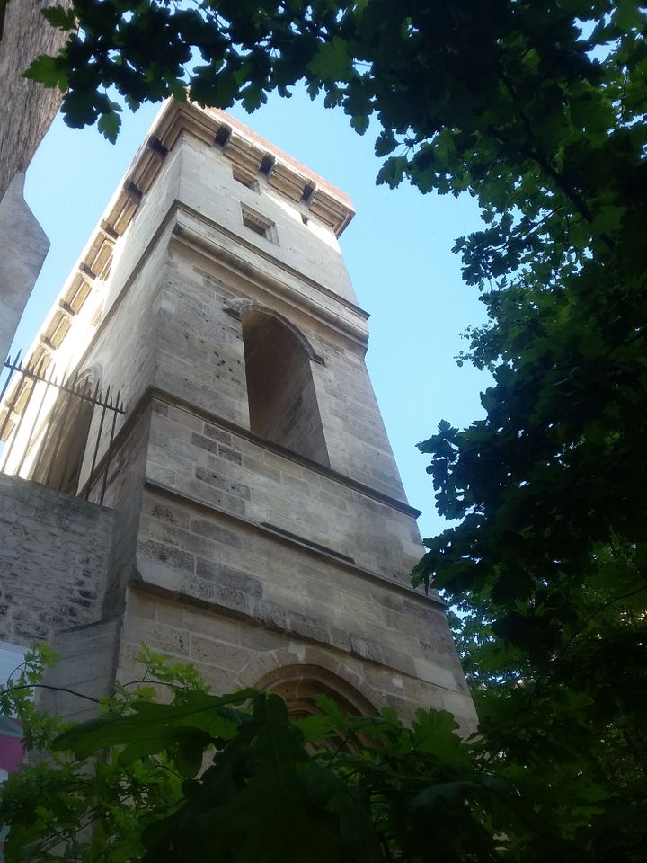 Exterior view of the Jean sans Peur tower (low angle view).  (Ass. Friends tour Jean sans Peur)