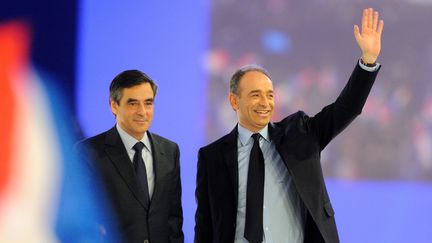 Fran&ccedil;ois Fillon (&agrave; gauche) et Jean-Fran&ccedil;ois Cop&eacute;, le 11 mars 2012, lors d'un meeting de Nicolas Sarkozy &agrave; Villepinte (Seine-Saint-Denis). (WITT / SIPA)