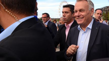 Le premier Ministre, Jean-Marc Ayrault, &agrave; son arriv&eacute;e &agrave; l'univesit&eacute; d'&eacute;t&eacute; du PS. La Rochelle, le 24 Aout 2013. (ALAIN JOCARD / AFP)