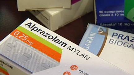 Près de 600 plaintes sont déposées chaque année pour des faits de soumission chimique. Ce terme signifie se faire droguer à son insu. Neuf victimes sur dix sont des femmes. Une campagne de sensibilisation est lancée, lundi 22 mai pour alerter sur ce fléau encore largement méconnu. (France 2)