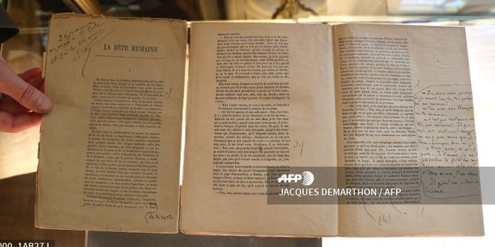 "La Bête humaine", annotée et corrigée par Emile Zola, sera elle aussi vendue par Osenat.
 (JACQUES DEMARTHON / AFP)