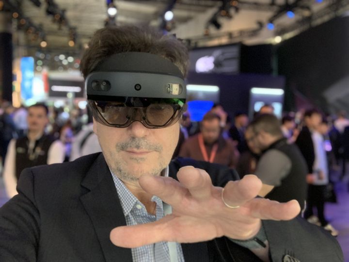 Le casque de réalité augmentée Hololens 2 de Microsoft. (JEROME COLOMBAIN / RADIO FRANCE)