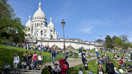 La basilique du Sacr&eacute;-C&oelig;ur, juch&eacute;e en haut de la butte Montmartre, est le deuxi&egrave;me monument parisien le plus visit&eacute;, avec&nbsp;10 500 000 entr&eacute;es en 2011. (GUIZIOU FRANCK / HEMIS.FR / AFP)