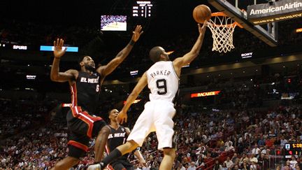 LeBron James (Heat) et Tony Parker (Spurs) (MARC SEROTA / GETTY IMAGES NORTH AMERICA)