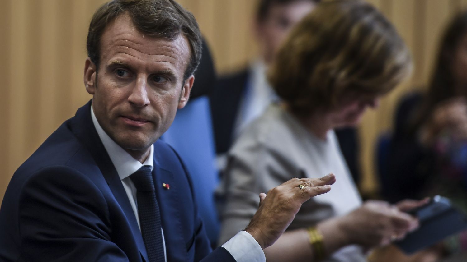 La Cote D'Emmanuel Macron Au Plus Bas