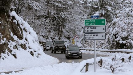 Route pour accéder à la ville de Vivario en Corse, le 15 janvier 2017. (PASCAL POCHARD-CASABIANCA / AFP)