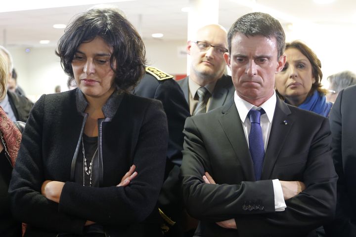 La ministre du Travail Myriam El Khomri et le Premier ministre Manuel Valls,&nbsp;au cours d'une visite d'une agence Pôle emploi à Mulhouse (Haut-Rhin), le 22 février 2016. (VINCENT KESSLER / AFP)