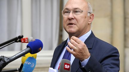 Le ministre du Travail, Michel Sapin, &agrave; l'H&ocirc;tel&nbsp;Matignon (Paris), le 5 juin 2012. (BERTRAND GUAY / AFP)