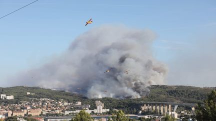 Un incendie à Port-de-Bouc (Bouches-du-Rhône), mardi 4 août 2020. (MAXPPP)