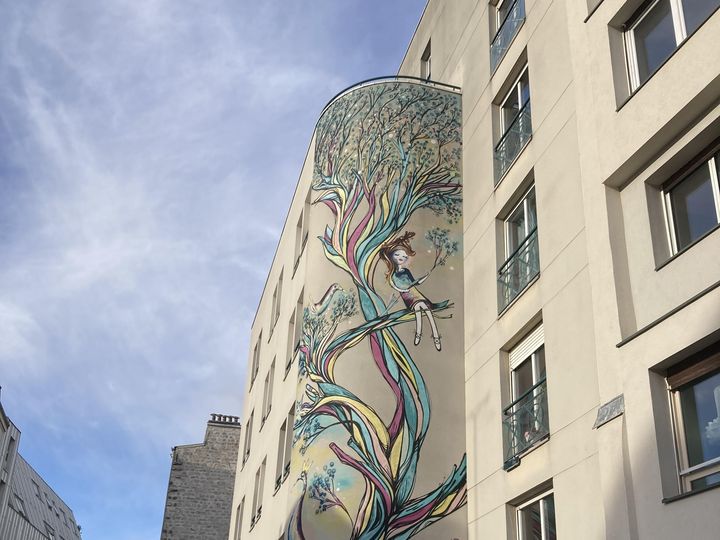 Une fresque rue du Retrait dans le quartier de Ménilmontant, à Paris. Elle est l'oeuvre du street-Artiste Anis. (INGRID POHU / RADIOFRANCE)