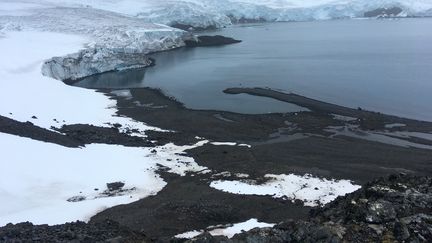 La glace recule dans l'Antarctique à cause du réchauffement climatique. (MATHILDE BELLENGER / AFP)