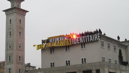 Cinq militants d'extrême droite ont été condamnés, jeudi 7 décembre 2017, pour&nbsp;incitation à la haine raciale et dégradation volontaire en réunion. En 2012, ils avaient&nbsp;envahi&nbsp;une mosquée près de Poitiers (Vienne). (MAXPPP)