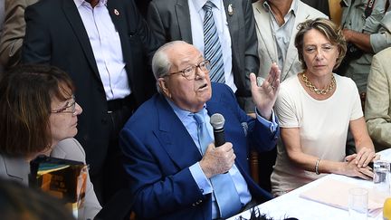 Université d'été du FN, Jean-Marie Le Pen fait sécession