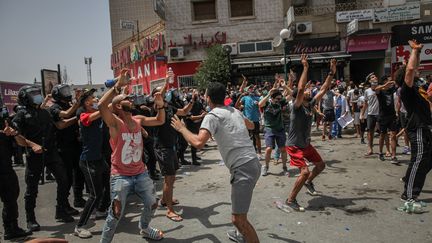 Des manifestants à Tunis, le 25 juillet 2021.&nbsp; (CHEDLY BEN IBRAHIM / NURPHOTO)