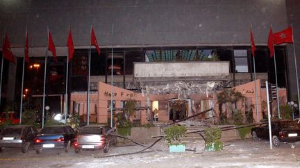 L'h&ocirc;tel Safir, &agrave; Casablanca (Maroc), apr&egrave;s un attentat-suicide survenu le 17 mai 2003. (ABDELHAK SENNA / AFP)