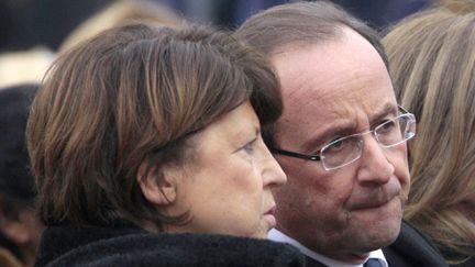 Martine Aubry et Fran&ccedil;ois Hollande lors des fun&eacute;railles de l'ex-Premi&egrave;re dame de France Danielle Mitterrand, &agrave; Cluny (Sa&ocirc;ne-et-Loire), le 26 novembre 2011. (JACQUES DEMARTHON / AFP)