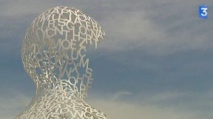 Jaume Plensa trône sur les remparts d&#039;Antibes
 (Culturebox)