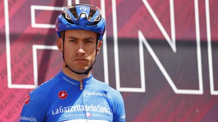 Le coureur français de l'équipe AG2R, Geoffrey Bouchard,&nbsp;lors de présentation des équipes avant le départ de la onzième étape du Giro, en Italie, le 19 mai 2021.&nbsp; (LUCA BETTINI / AFP)