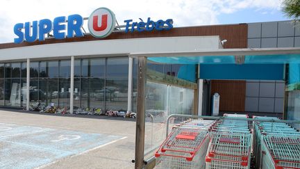 Trèbes : émotion pour la réouverture du supermarché