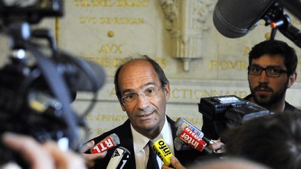 Eric Woerth r&eacute;pondant aux question des journalistes le 6 septembre 2011, &agrave; l'Assembl&eacute;e nationale. (JOHANNA LEGUERRE / AFP)