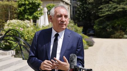 Le président du MoDem, François Bayrou, devant l'Elysée, à Paris, le 21 juin 2022.&nbsp; (LUDOVIC MARIN / AFP)