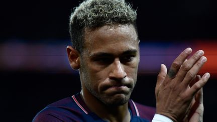 L'attaquant du PSG Neymar, lors du match de Ligue 1 face à Lyon, le 17 septembre 2017. (CHRISTOPHE SIMON / AFP)