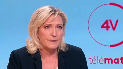 Marine Le Pen, présidente du groupe Rassemblement national à l'Assemblée nationale, est l'invitée des "4 Vérités" sur France 2, mercredi 8 février. (FRANCE 2)