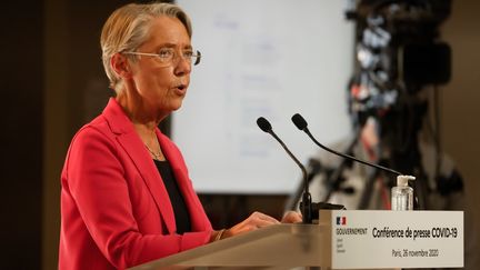 Elisabeth Borne, ministre du Travail, lors de la conférence de presse du 26 novembre 2019 sur le Covid-19 ou une garantie de ressources a été annoncée. (AFP)