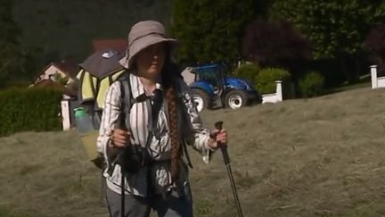 Jura : une Française conclut un tour du monde à la marche de huit ans