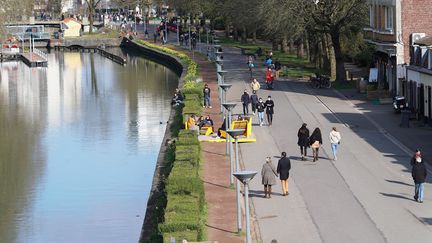 Image d'illustration, quai de la Deûle à Lille, mars 2021. (SYLVAIN LEFEVRE / HANS LUCAS)