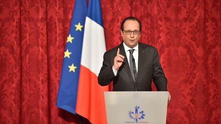 Le président de la République, François Hollande, donne un discours au palais de l'Elysée, à Paris, le 9 décembre 2015. (STEPHANE DE SAKUTIN / AFP)