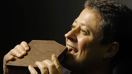 Le champion du monde des métiers du dessert, Olivier Bajard, confirme que le chocolat est l'ingrédient préféré des Français pour la bûche de Noël. (OLIVIER BAJARD)