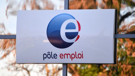 En France (hors Mayotte),&nbsp;3&nbsp;816&nbsp;700 personnes en catégorie&nbsp;A&nbsp;étaient inscrites à Pôle emploi au quatrième trimestre 2020. (PASCAL GUYOT / AFP)