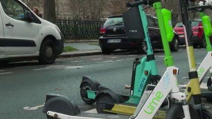 Paris : les trottinettes électriques en libre-service bridées à 10km/h dans près de 700 zones