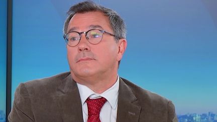 Un troisième candidat, Thierry Beaudet, pourrait être nommé à Matignon, lundi 2 septembre. Invités du 18h/20h, Jean-Luc Mano, conseiller en communication politique et le politologue Olivier Rouquan reviennent sur son profil.