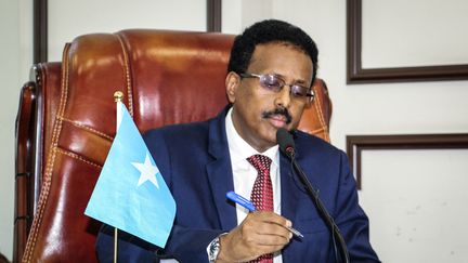 Le président somalien Mohamed Abdullahi Mohamed assiste,&nbsp;à la Villa Hargeisa à Mogadiscio le 1er mai 2021, à l'Assemblée spéciale pour l'abandon de la prolongation de deux ans de son mandat présidentiel et la demande d'une élection immédiate pour apaiser les récentes tensions politiques. (AFP)