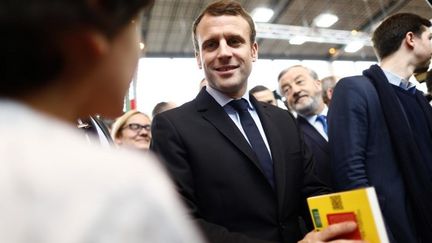 Emmanuel Macron au salon du livre 2017
 (Mehdi Taamallah / NurPhoto)